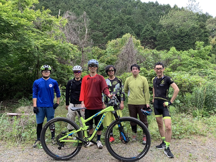 【MTBで遊ぼう！ 】　５／１８（土）　町は強風が吹き荒れていましたが山では笑いが吹き荒れていました(^O^)