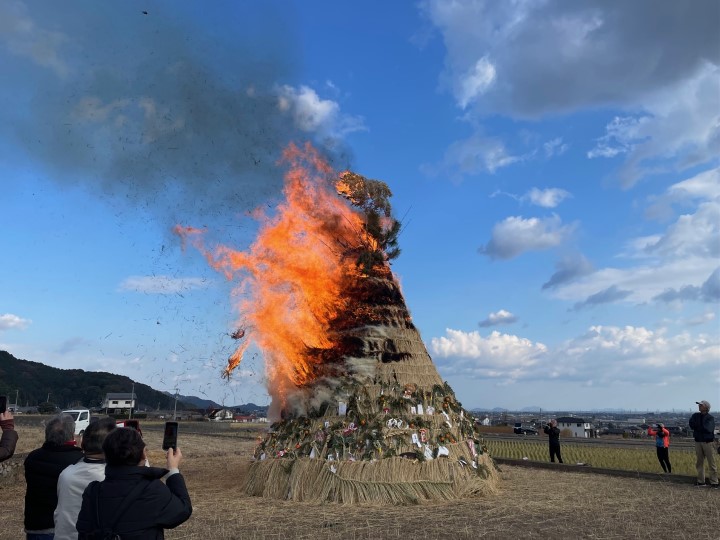 【ニューイヤーライド　周桑平野を行く】フォトレポ　1/7　日本のお正月風景に圧倒され、酒蔵女将の芳醇な甘酒と酒まんじゅうを堪能。