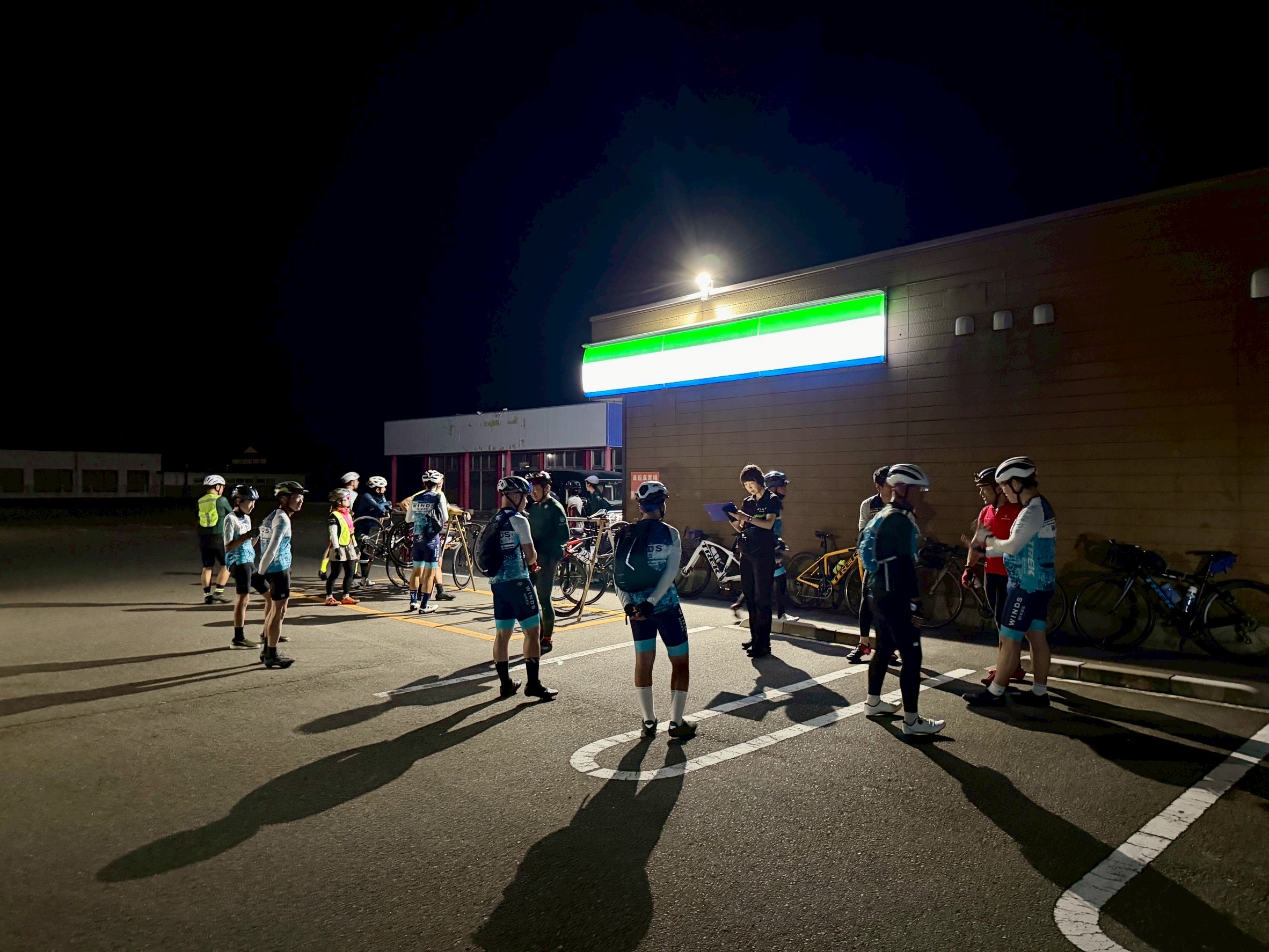 夜のしじま亀老山日の出